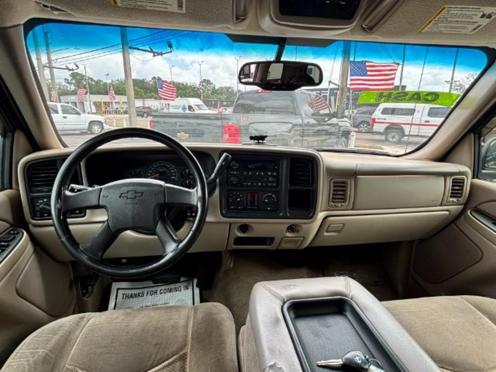 2004 Chevrolet Tahoe LS photo