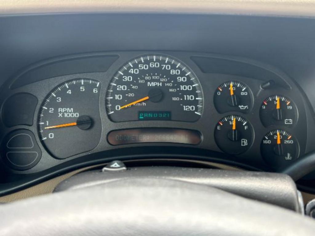 2004 Chevrolet Tahoe LS photo