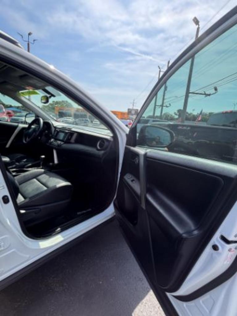 2015 Toyota RAV4 Limited photo