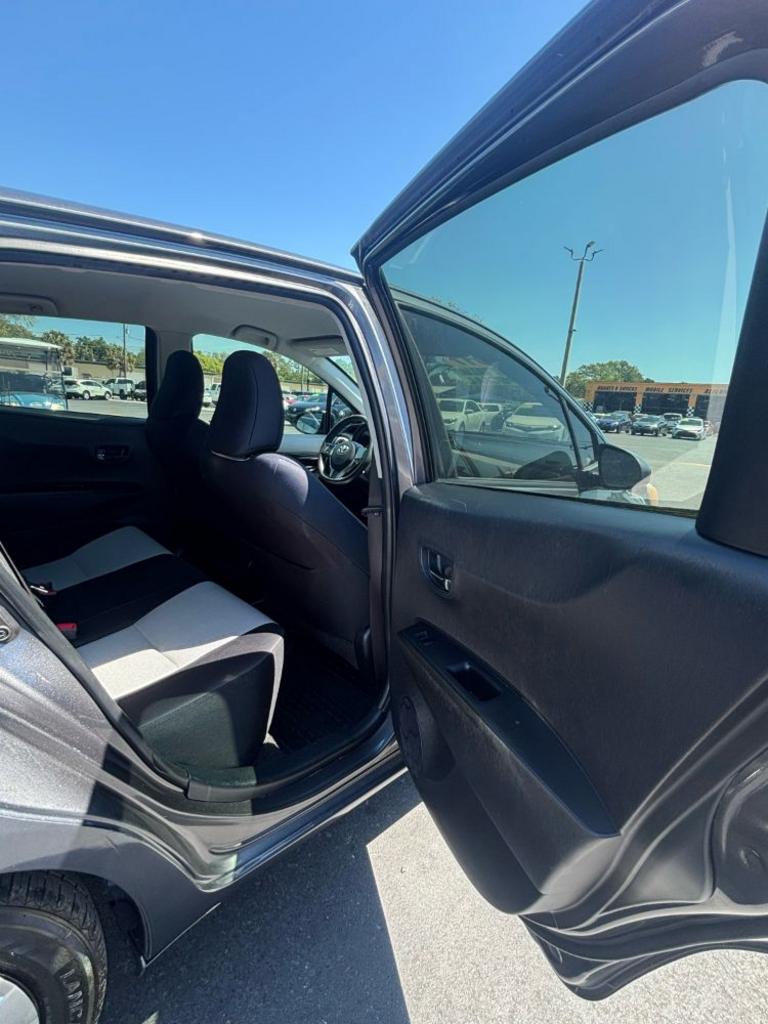 2012 Toyota Yaris - $10,900