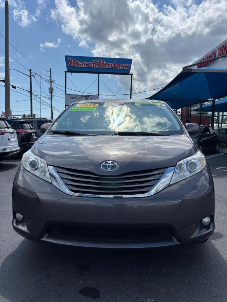 2013 Toyota Sienna - $10,999