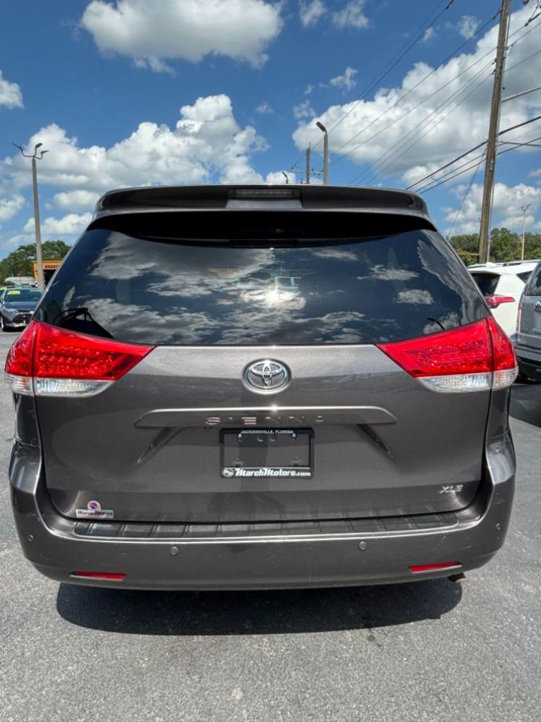 2013 Toyota Sienna - $10,999