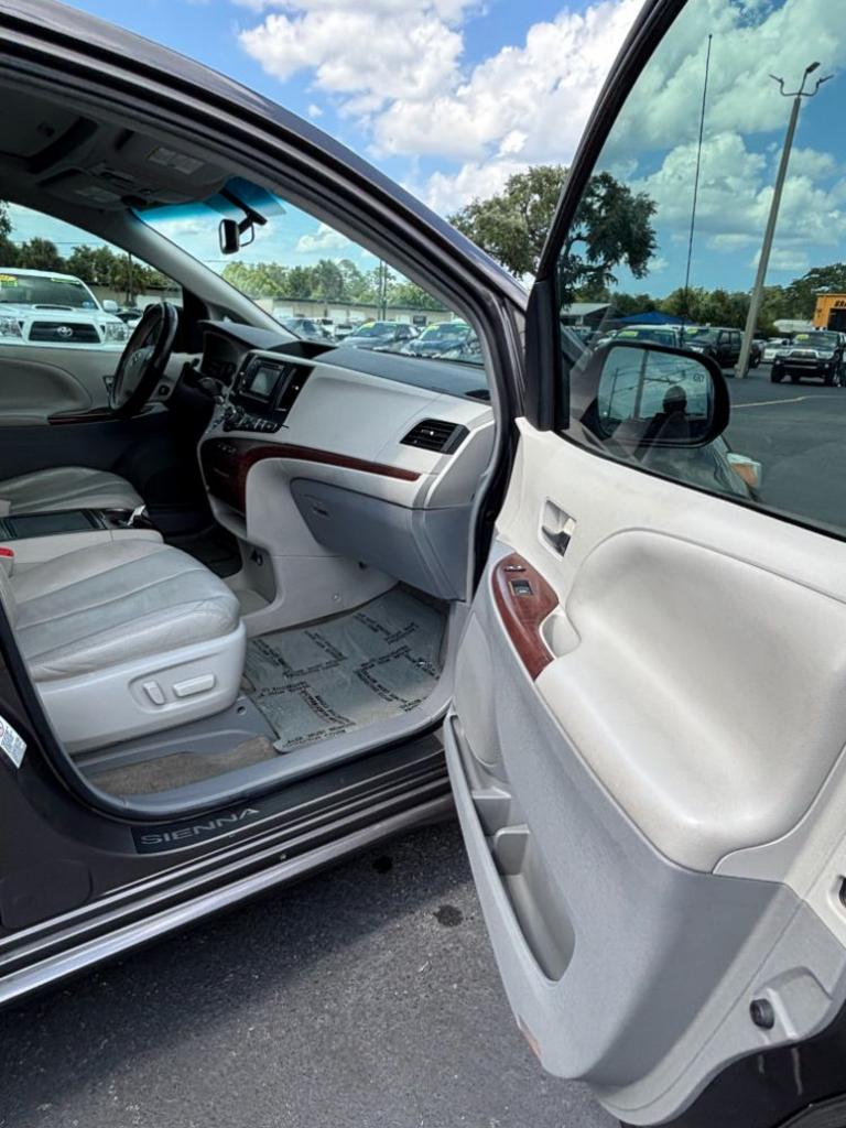 2013 Toyota Sienna - $10,999