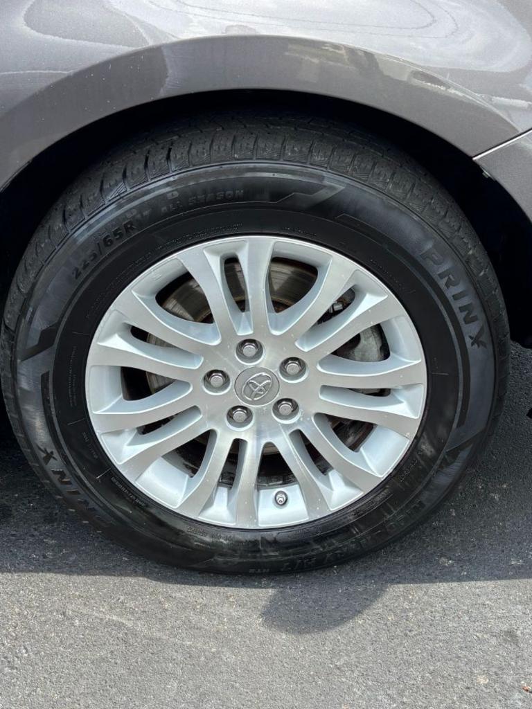 2013 Toyota Sienna - $10,999