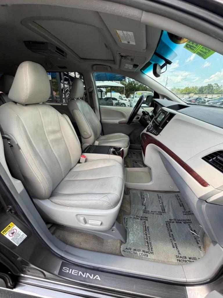 2013 Toyota Sienna - $10,999
