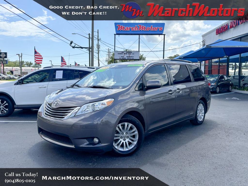 2013 Toyota Sienna - $10,999