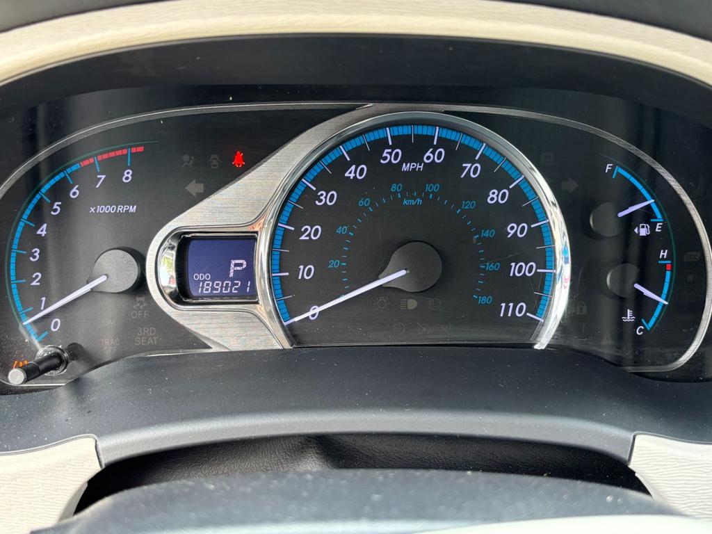 2013 Toyota Sienna - $10,999