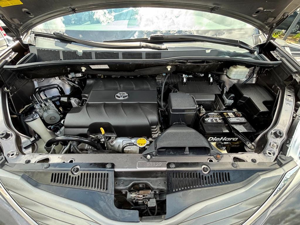 2013 Toyota Sienna - $10,999