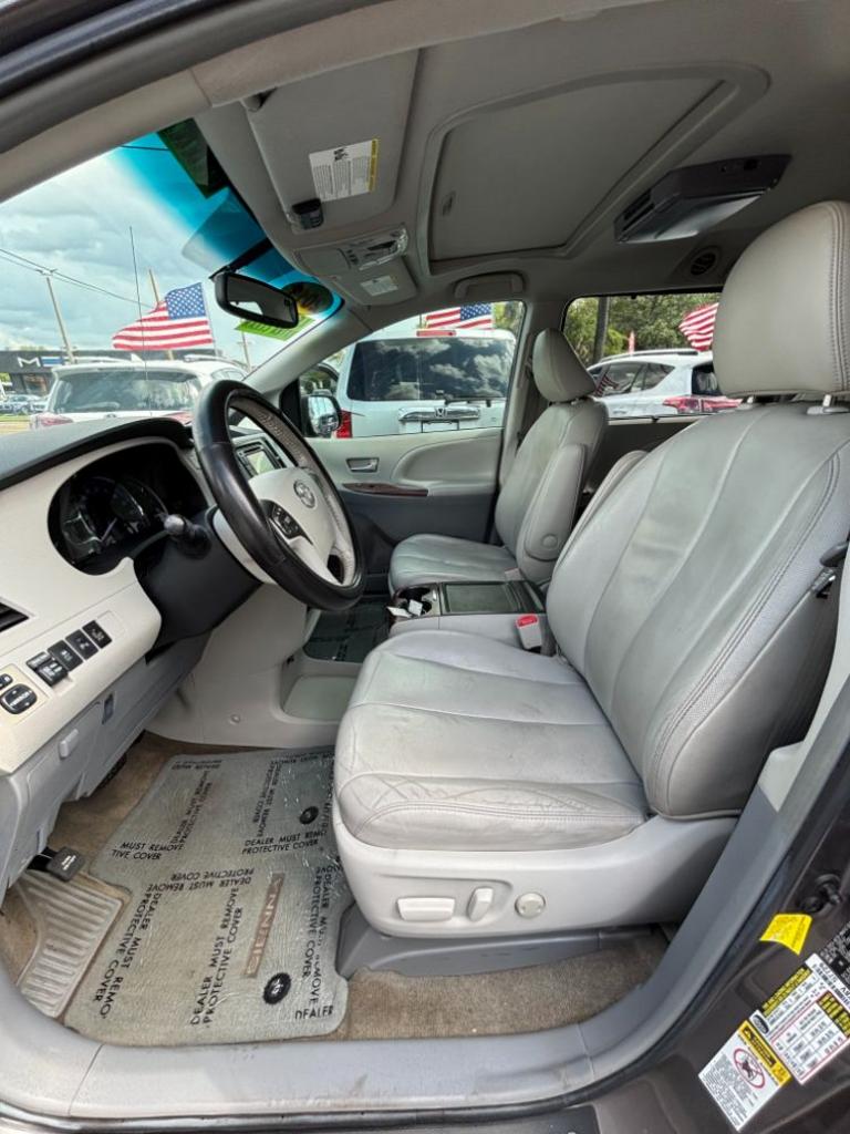 2013 Toyota Sienna - $10,999