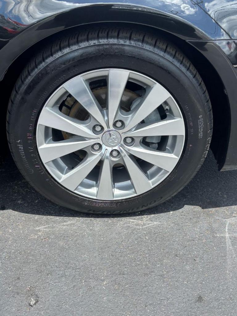 2011 Toyota Avalon - $14,999