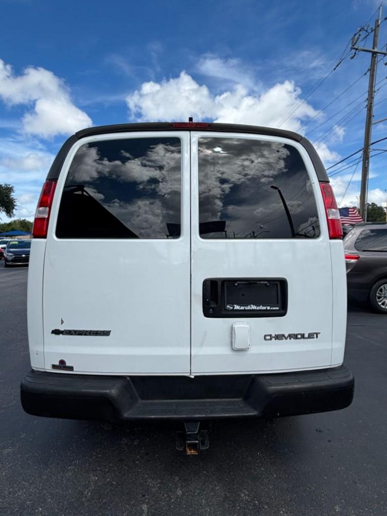 2004 Chevrolet Express - $10,999