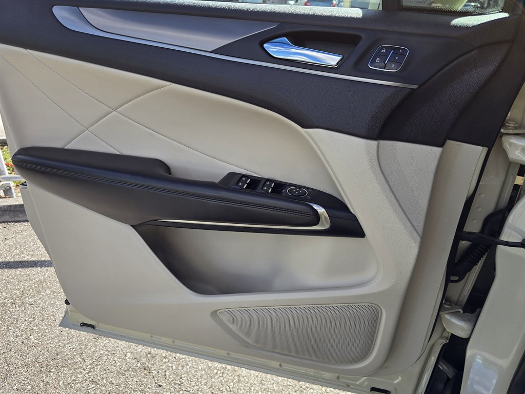 2018 Lincoln MKC - $15,998