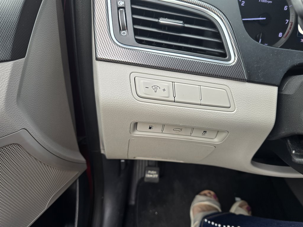 2015 Hyundai Sonata - $9,998