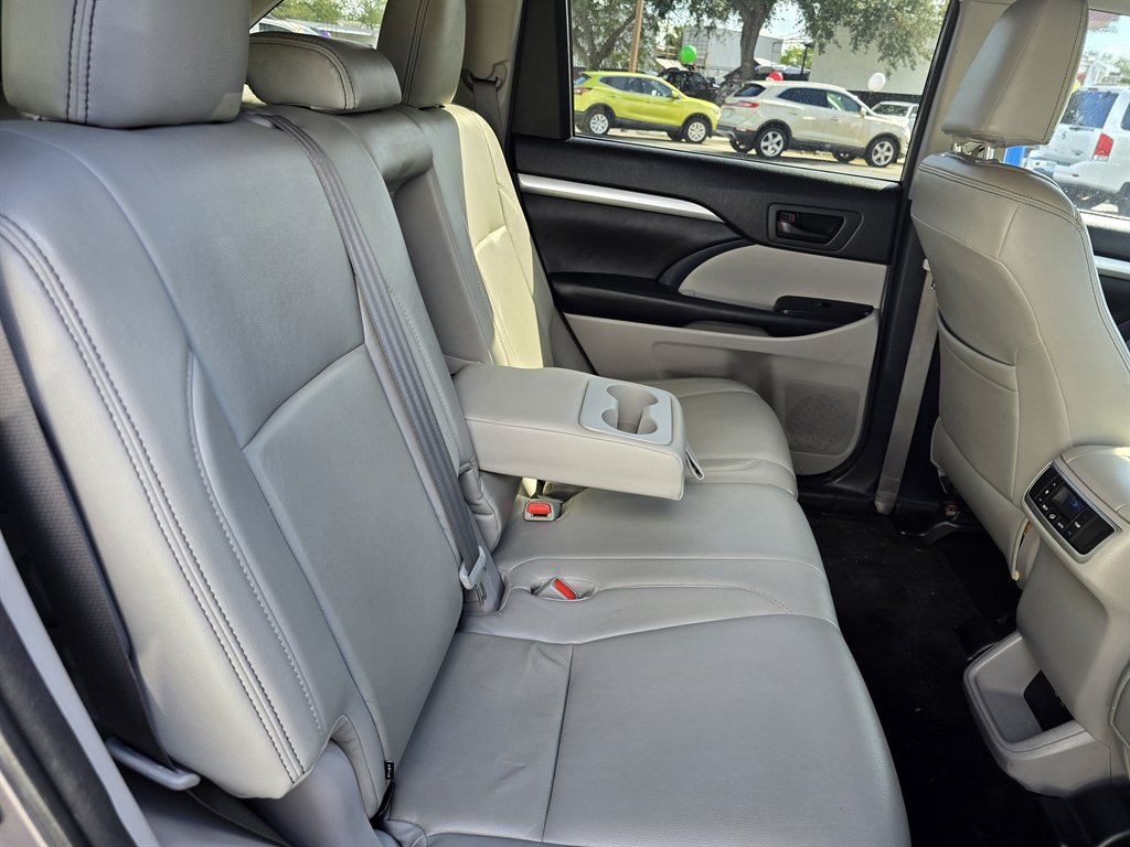 2018 Toyota Highlander - $18,998