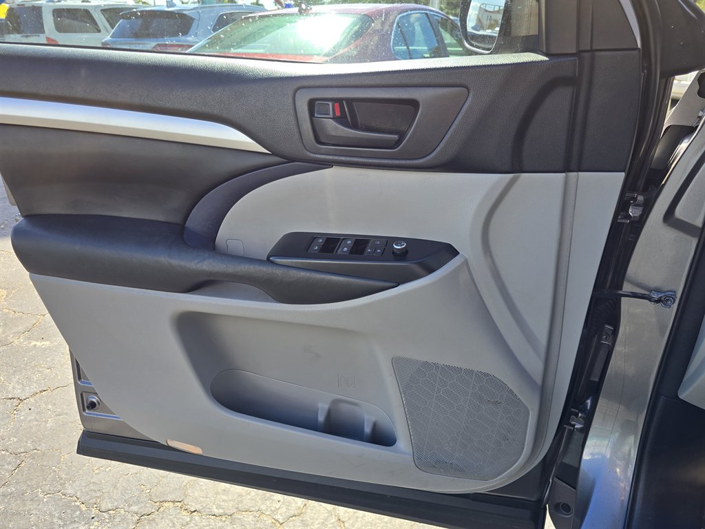 2018 Toyota Highlander - $18,998