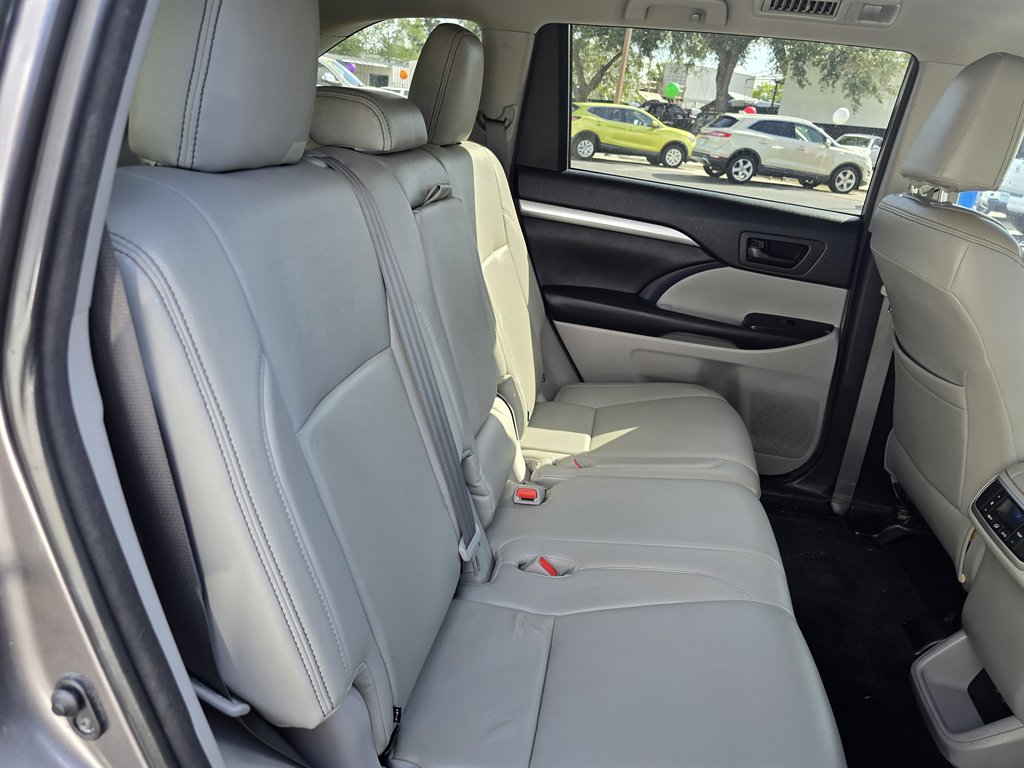 2018 Toyota Highlander - $18,998
