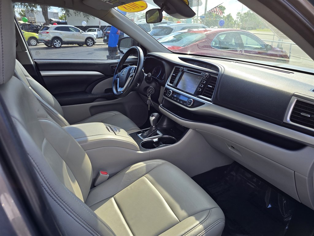 2018 Toyota Highlander - $18,998