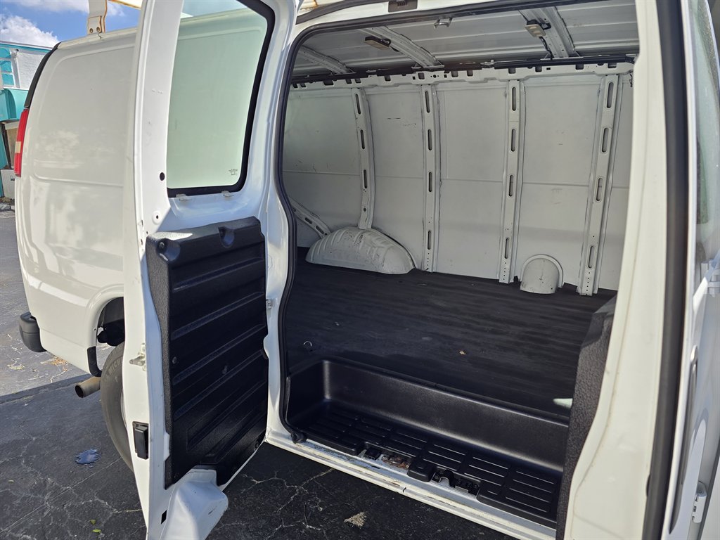 2017 GMC Savana - $23,998