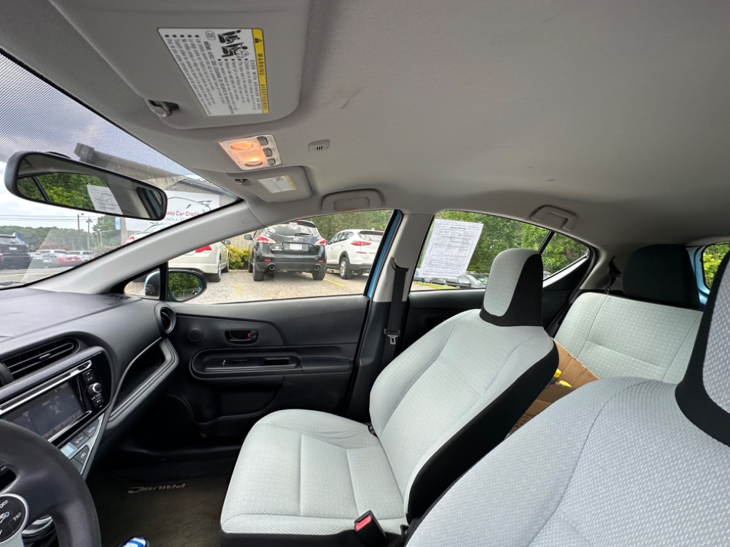 2015 Toyota Prius c  photo