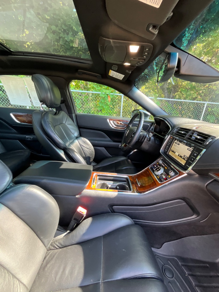 2017 Lincoln Continental Select photo