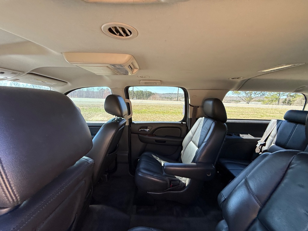 2011 Chevrolet Suburban LT 1500 photo