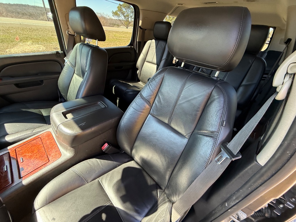 2011 Chevrolet Suburban LT 1500 photo