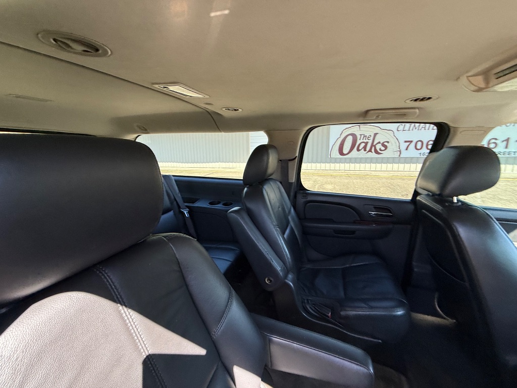 2011 Chevrolet Suburban LT 1500 photo