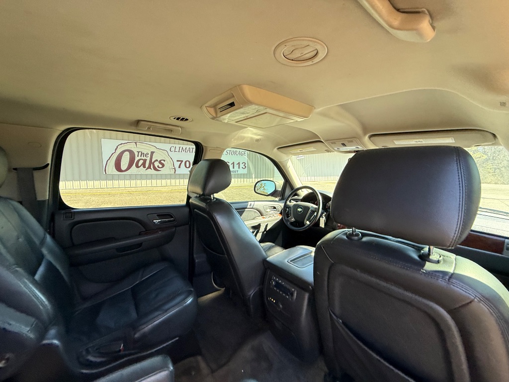 2011 Chevrolet Suburban LT 1500 photo