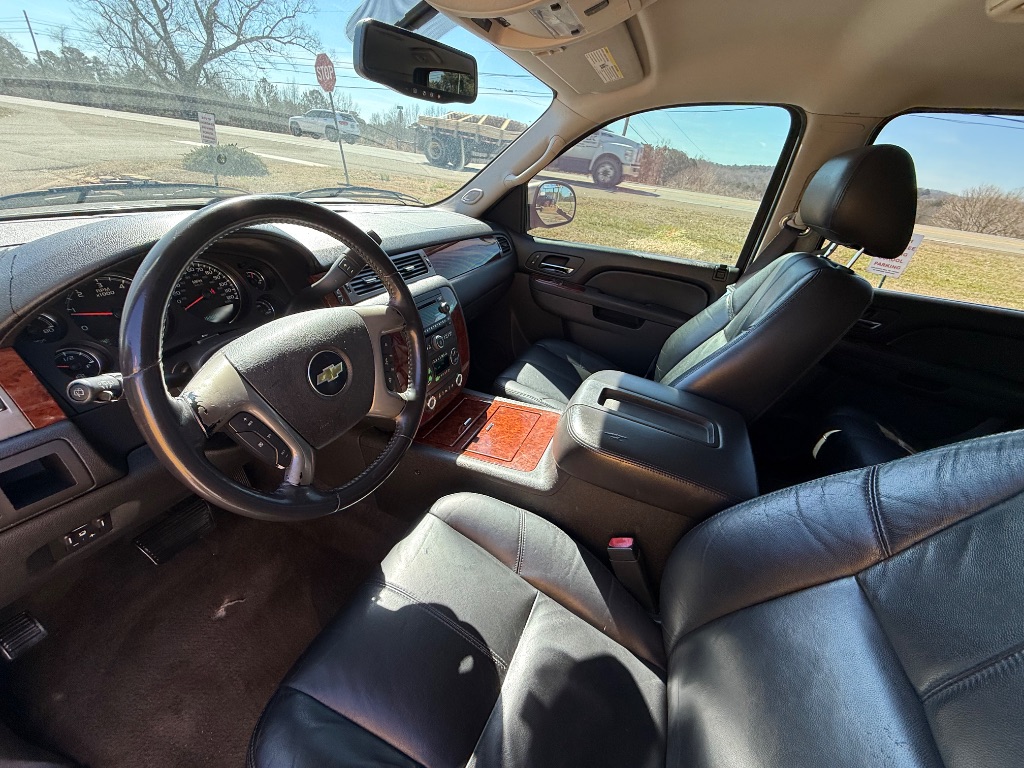 2011 Chevrolet Suburban LT 1500 photo