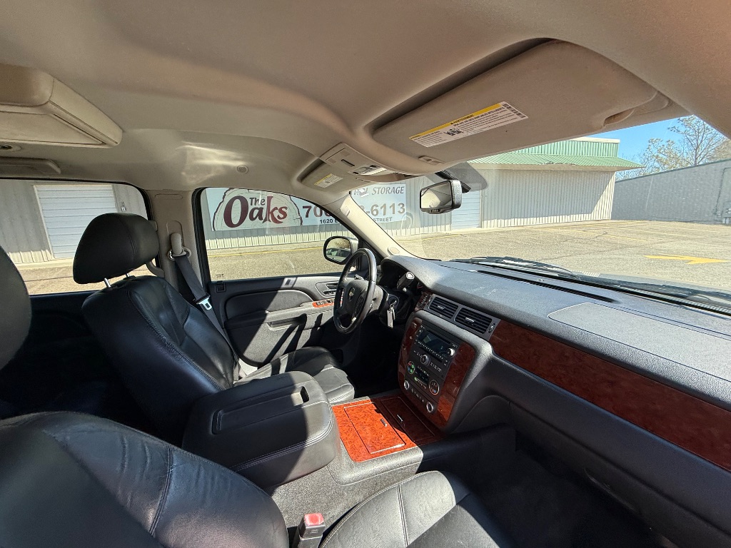 2011 Chevrolet Suburban LT 1500 photo