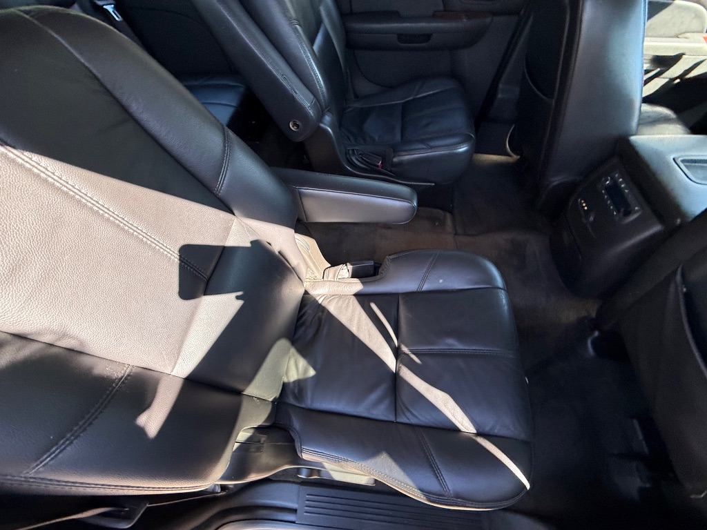 2011 Chevrolet Suburban LT 1500 photo