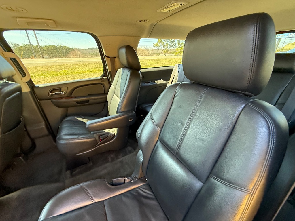 2011 Chevrolet Suburban LT 1500 photo