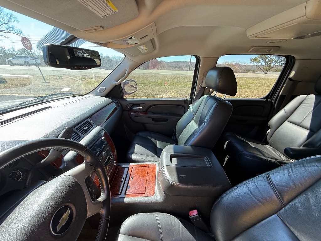 2011 Chevrolet Suburban LT 1500 photo
