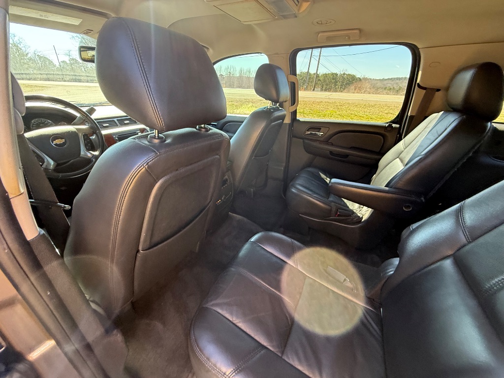 2011 Chevrolet Suburban LT 1500 photo