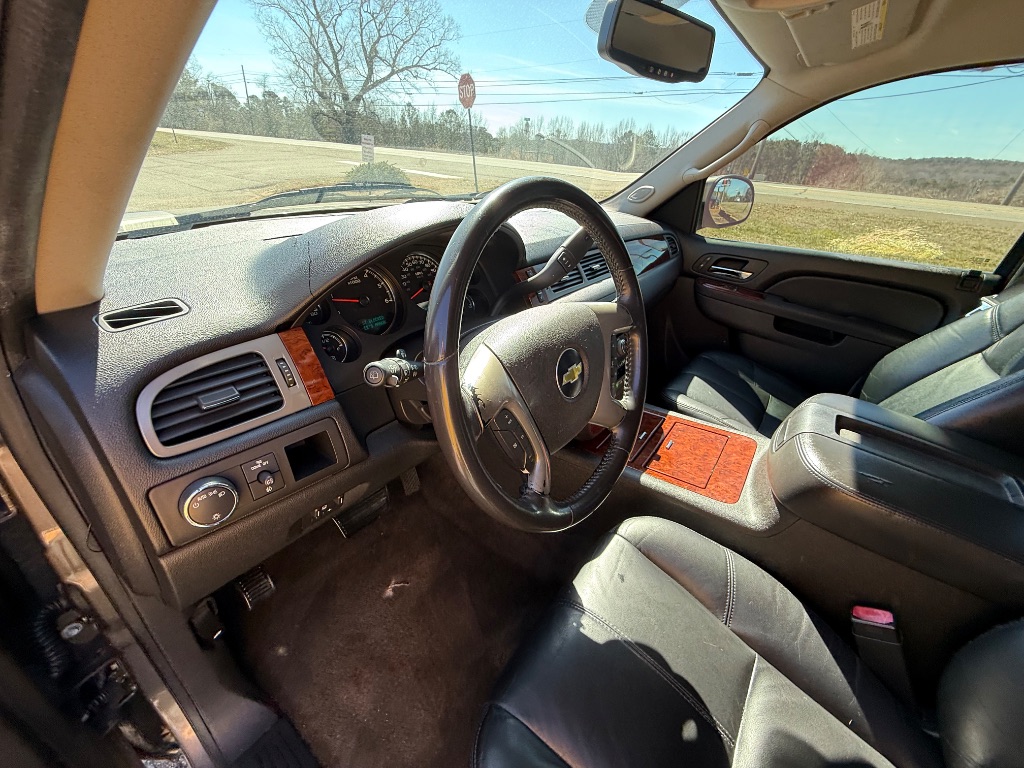 2011 Chevrolet Suburban LT 1500 photo