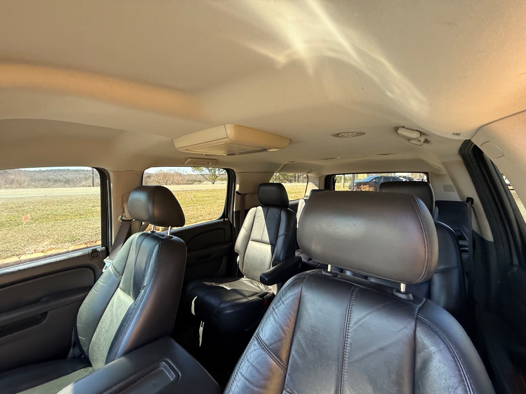 2011 Chevrolet Suburban LT 1500 photo