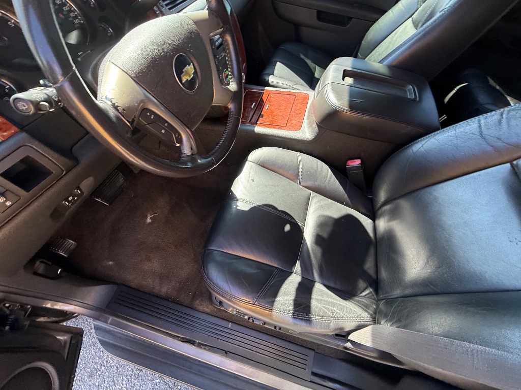 2011 Chevrolet Suburban LT 1500 photo