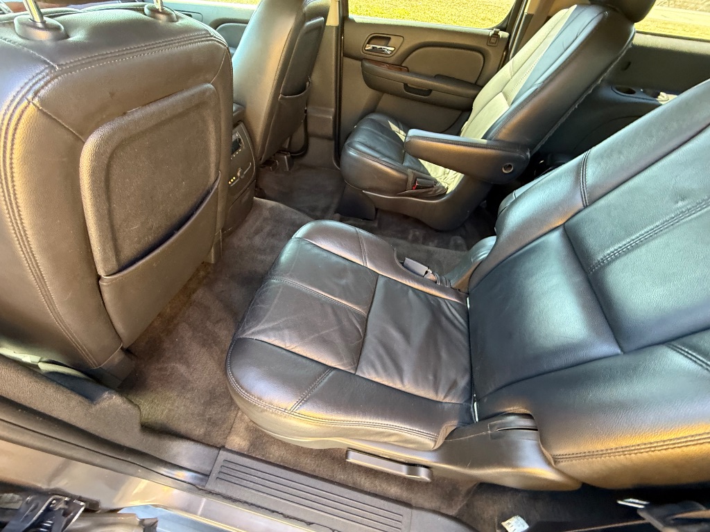 2011 Chevrolet Suburban LT 1500 photo