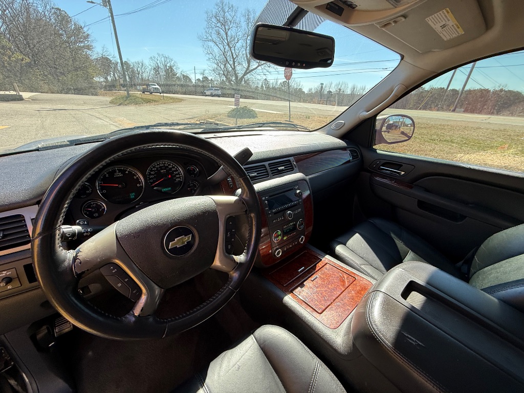 2011 Chevrolet Suburban LT 1500 photo