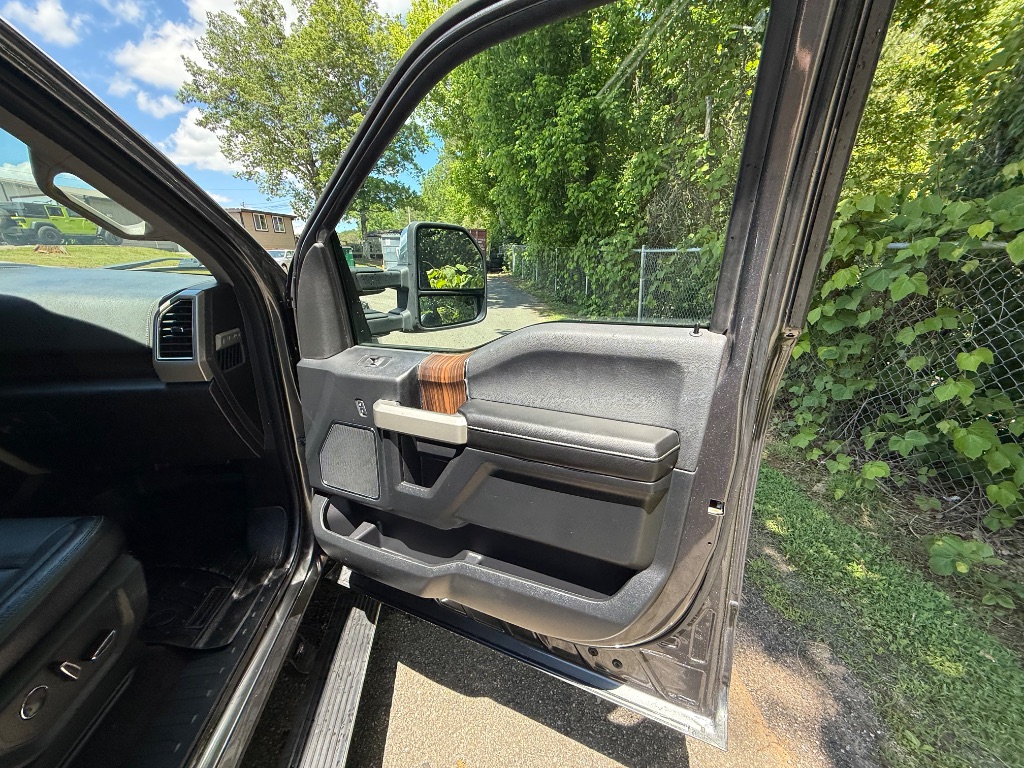 2017 Ford F150 Lariat photo