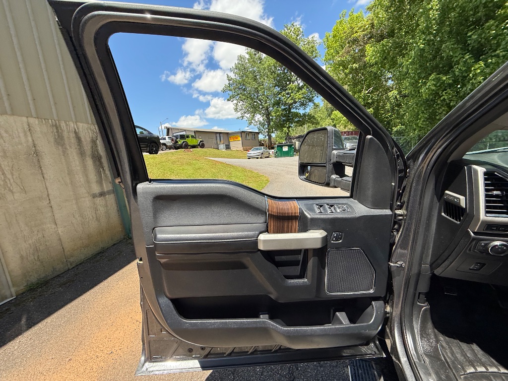 2017 Ford F150 Lariat photo