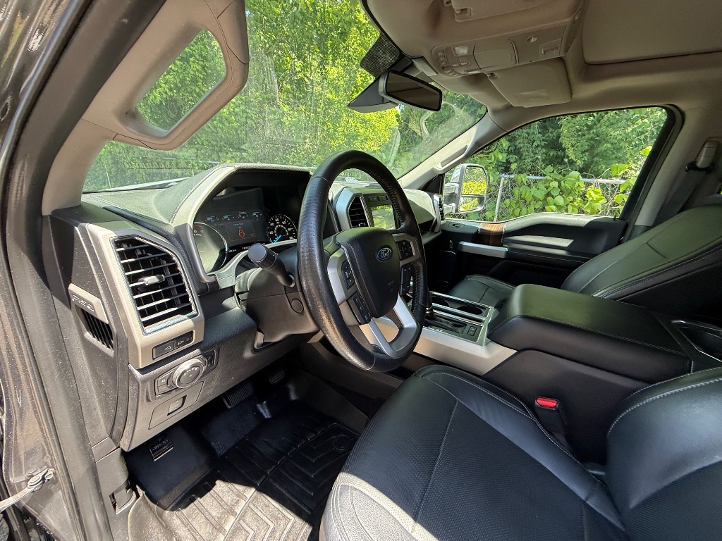 2017 Ford F150 Lariat photo