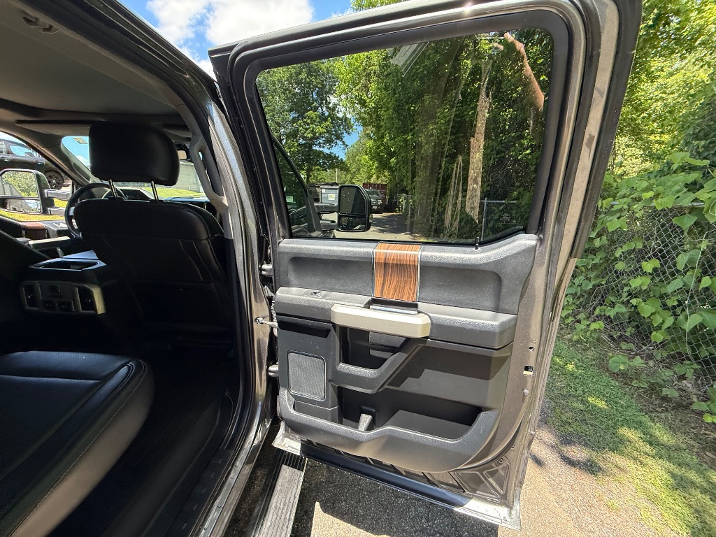 2017 Ford F150 Lariat photo