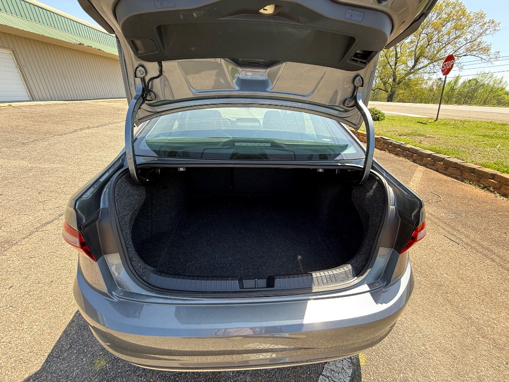 2021 Volkswagen Jetta R-Line photo