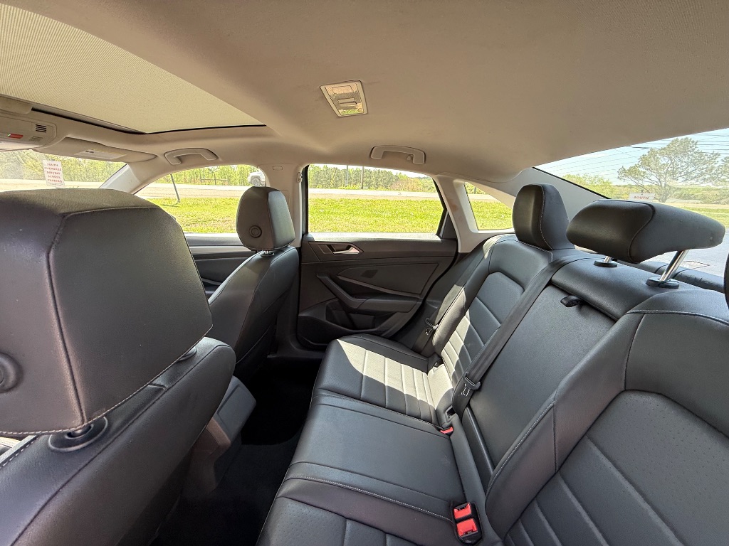 2021 Volkswagen Jetta R-Line photo