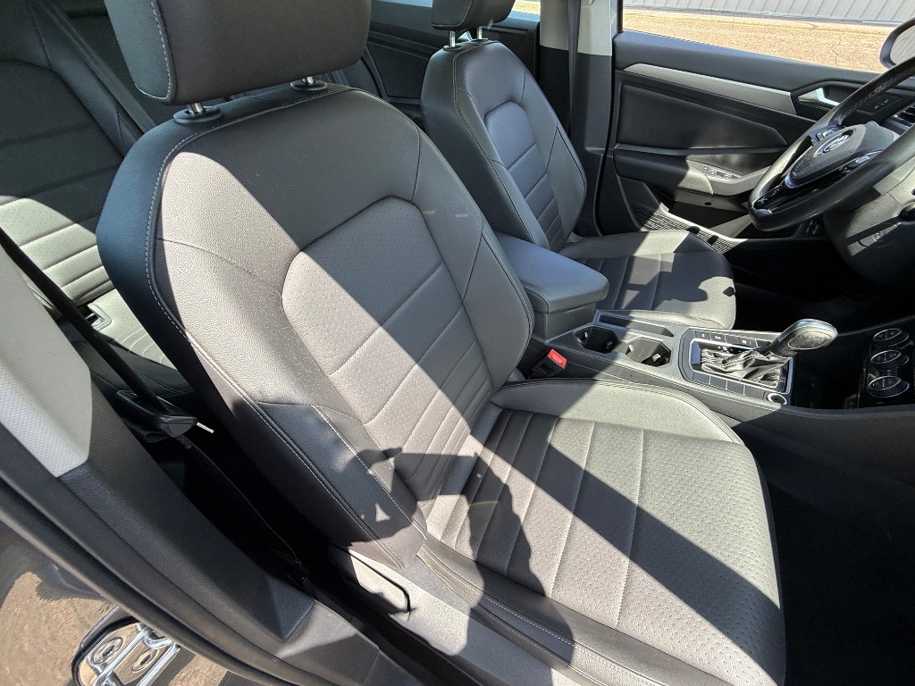 2021 Volkswagen Jetta R-Line photo