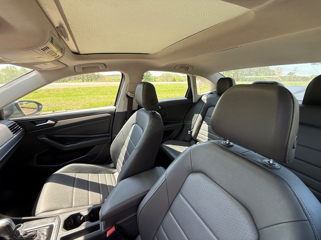 2021 Volkswagen Jetta R-Line photo