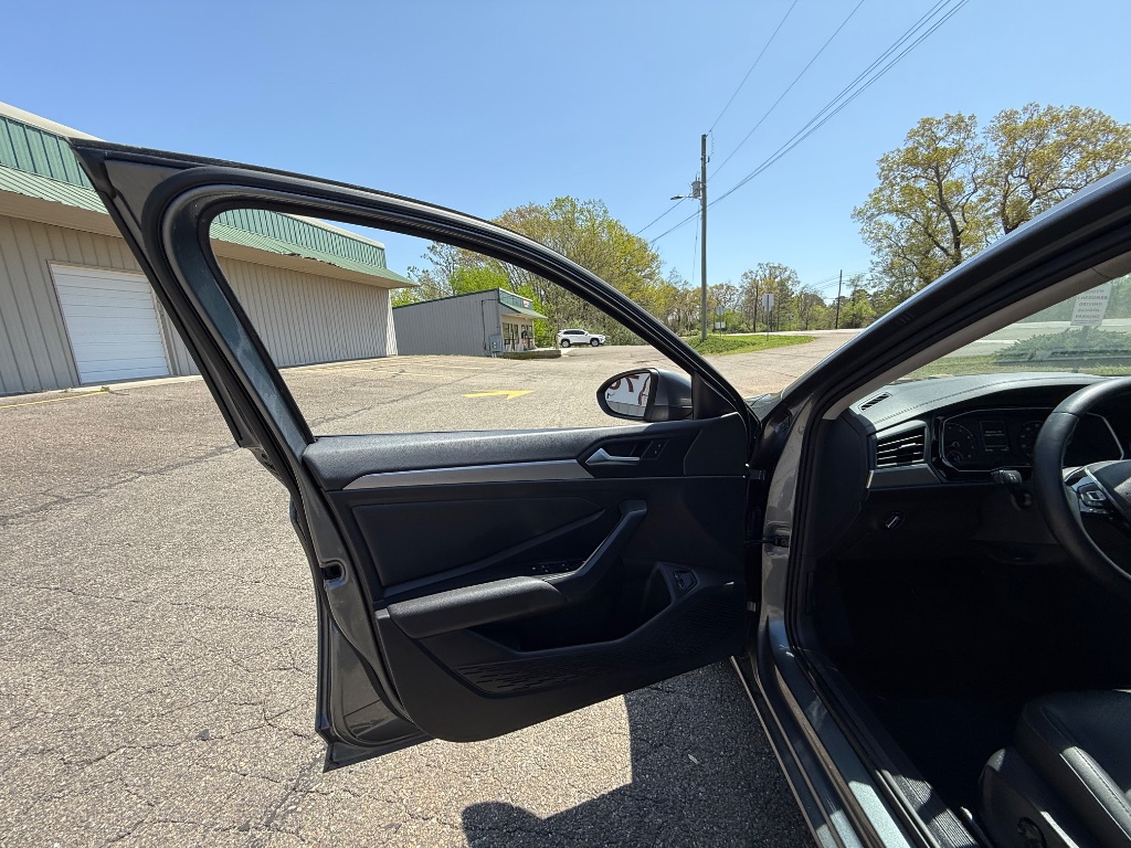 2021 Volkswagen Jetta R-Line photo