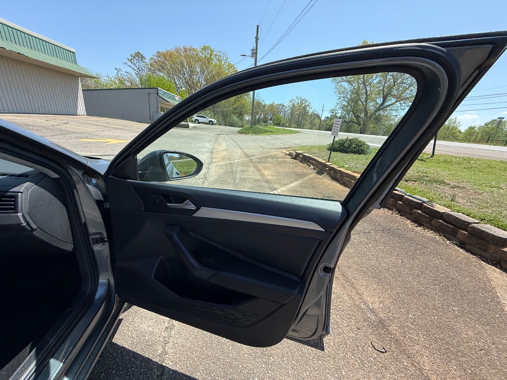 2021 Volkswagen Jetta R-Line photo