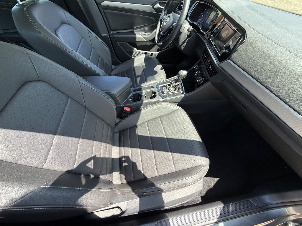 2021 Volkswagen Jetta R-Line photo